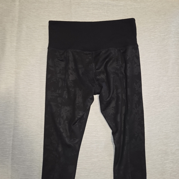 Athleta black floral print leggings with ankle keyhole small - Picture 8 of 9